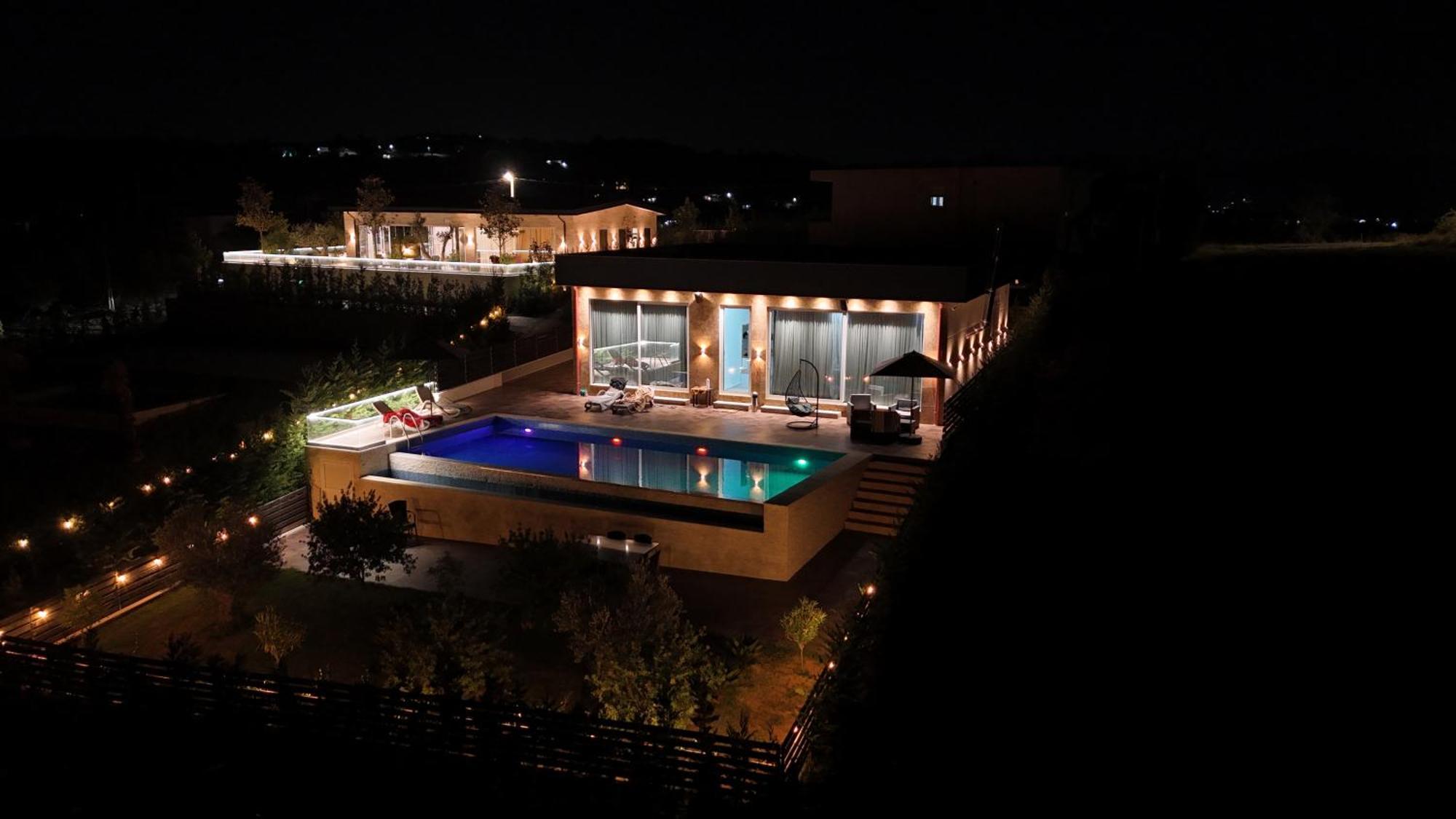 Top Villas Durres *